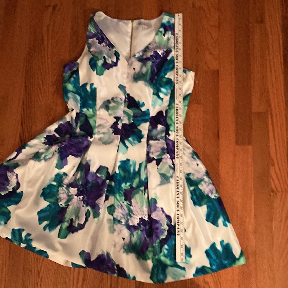 Gorgeous, fully lined fit & flare Floral Dress, great for any occasion! - Picture 6 of 6